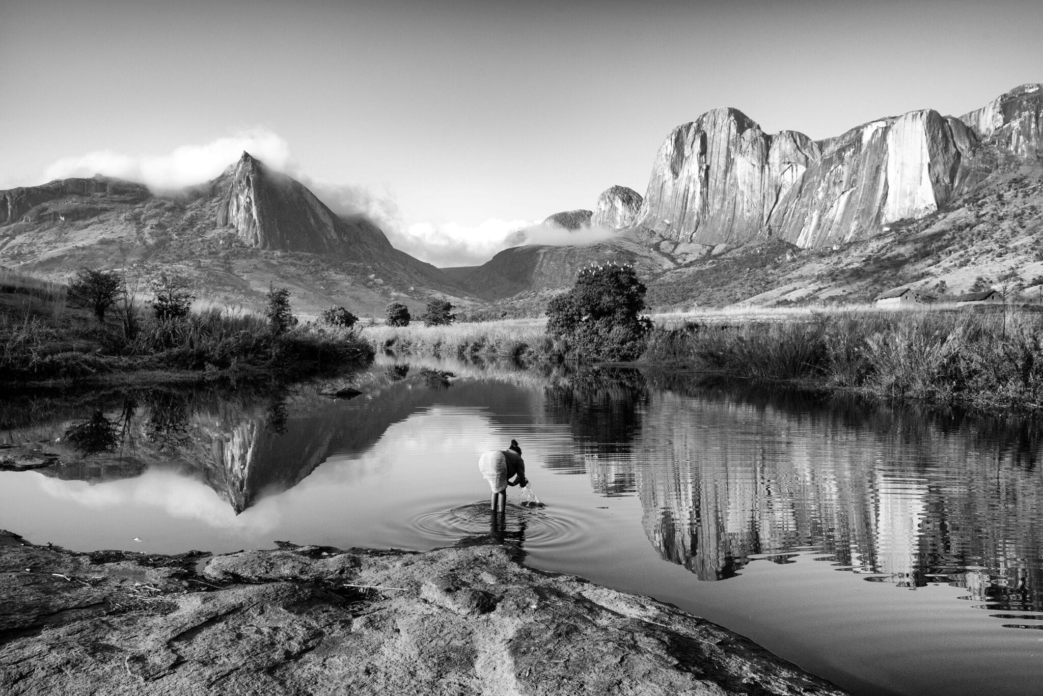 Fondation Louis Roederer © Pierrot Men – The washerwoman of Tsaranoro Valley, Madagascar